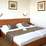 Hotel Neboder 3*