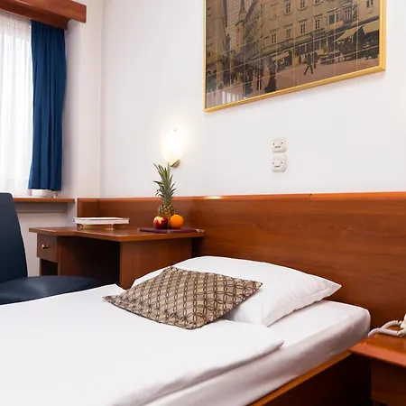 Neboder Ξενοδοχείο