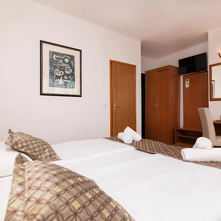 Hotel Neboder 3*