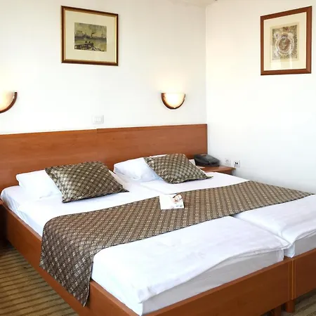 Отель Neboder 3*