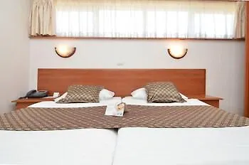 Otel Neboder 3*